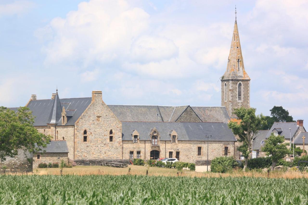 Le Coin Des Hirondelles Villa Pontorson Kültér fotó